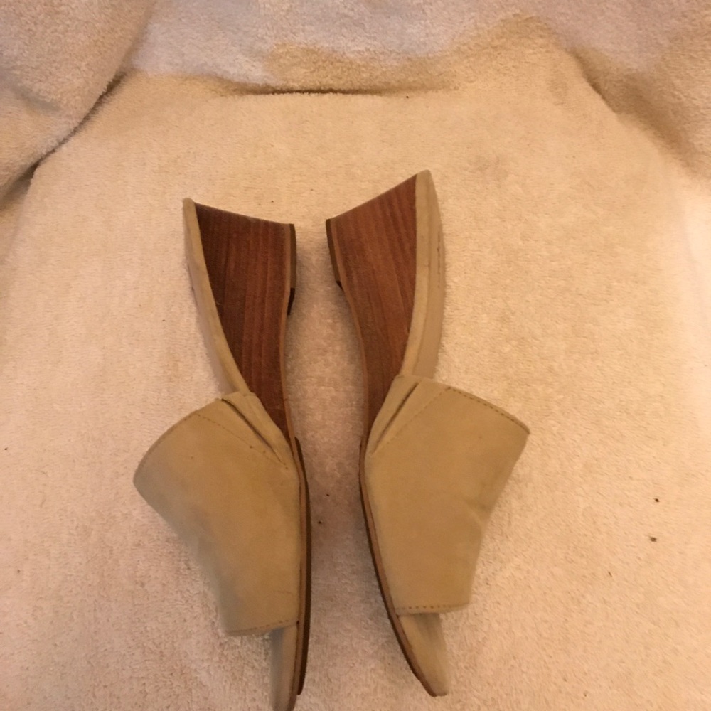 Tahari Tan Wedge Slip on Sandals size 8.5 - Picture 11 of 13